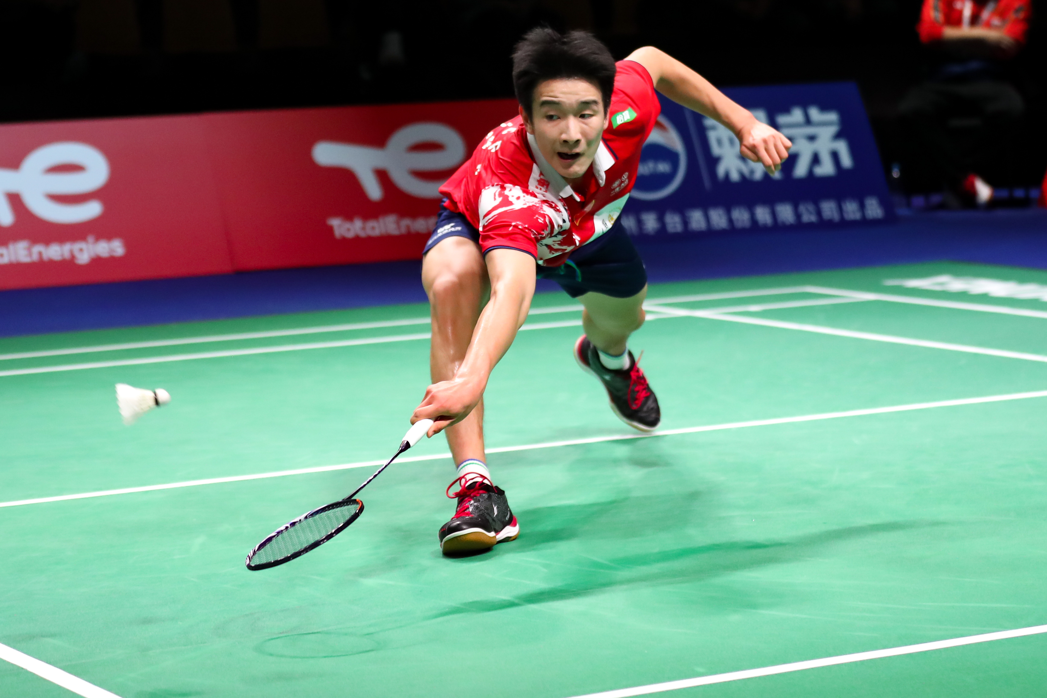 包含羽毛球球员突破自我，表现堪称完美的词条