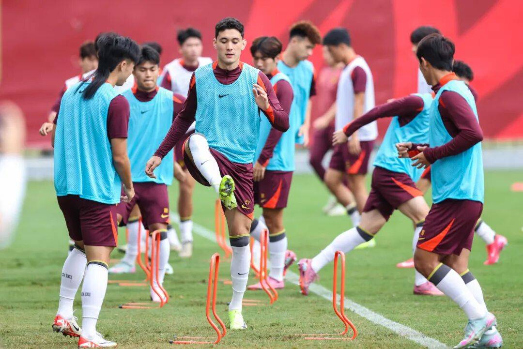 包含亚洲杯队主教练发声，誓言带队登顶的词条