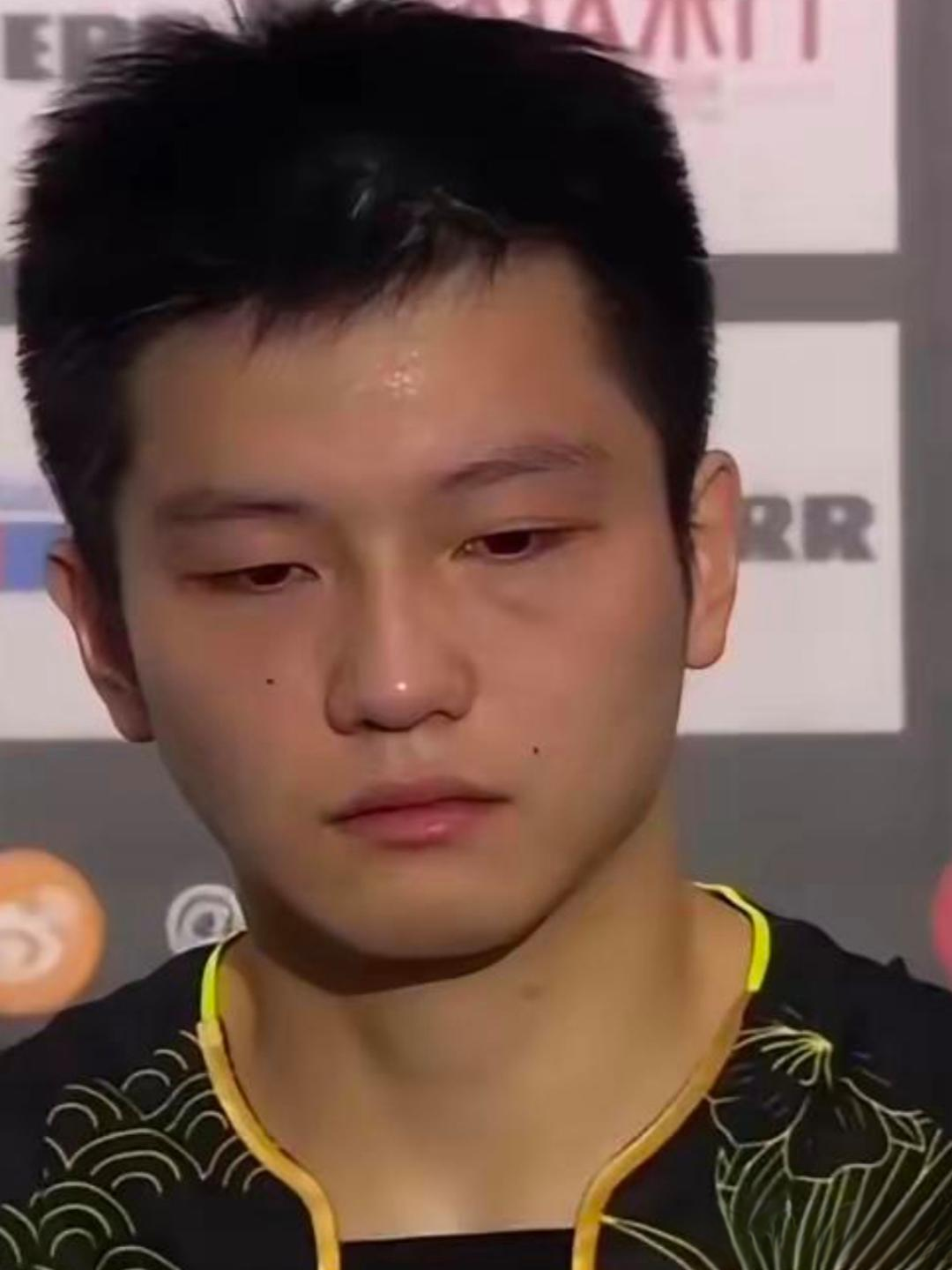 中国队险胜英格兰队，樊振东带队取胜