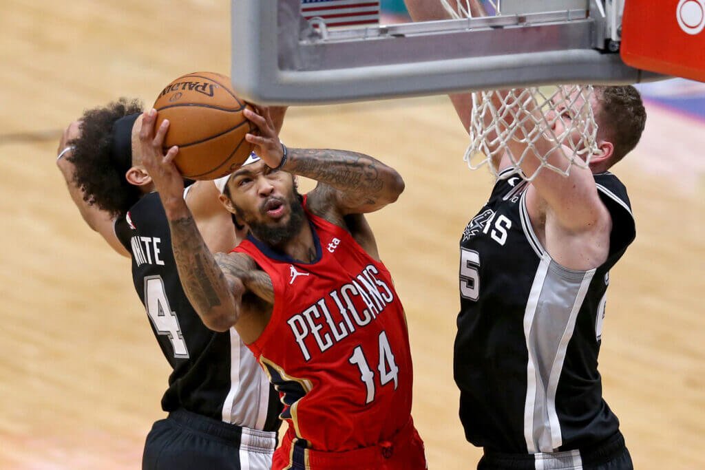 江苏队完胜鹈鹕，杜兰特点燃赛场