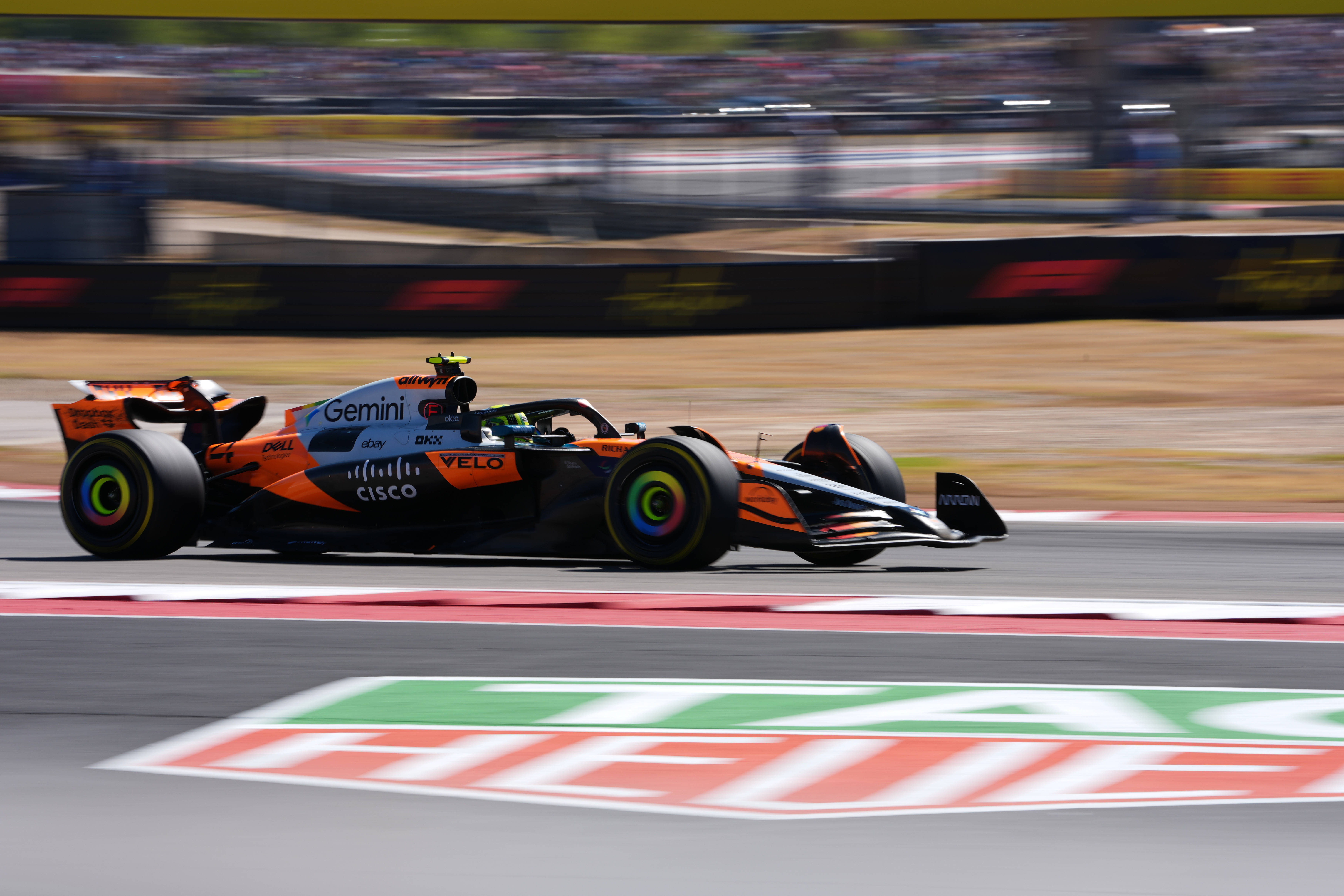 雷诺车队完胜迈凯伦，维斯塔潘带队取胜