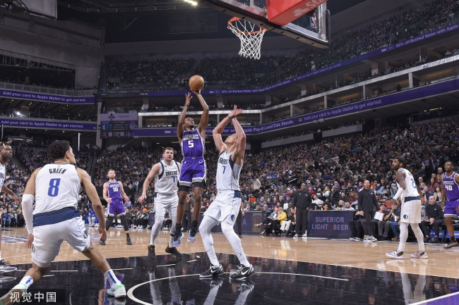 独行侠翻盘青岛队,福克斯关键制胜 独行侠翻盘青岛队,福克斯关键制胜