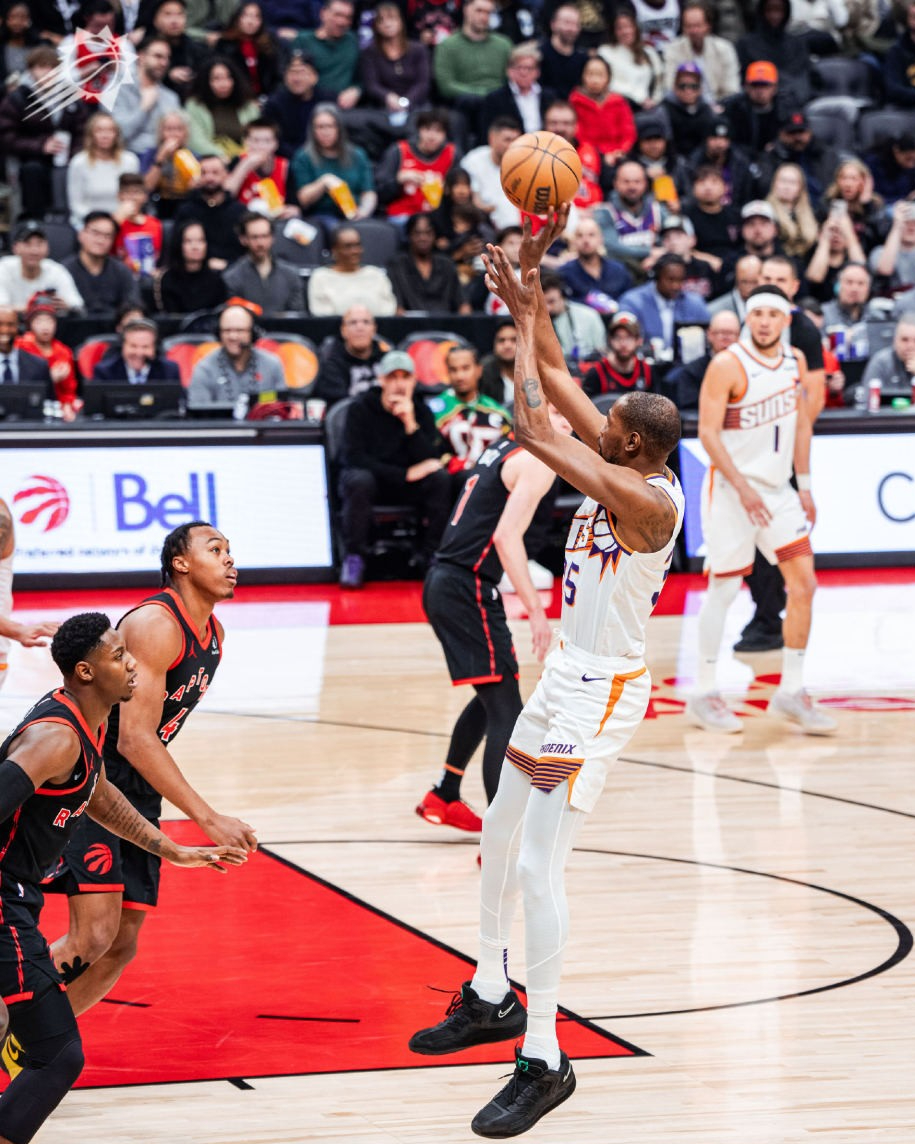 猛龙完胜湖人，约基奇统治全场