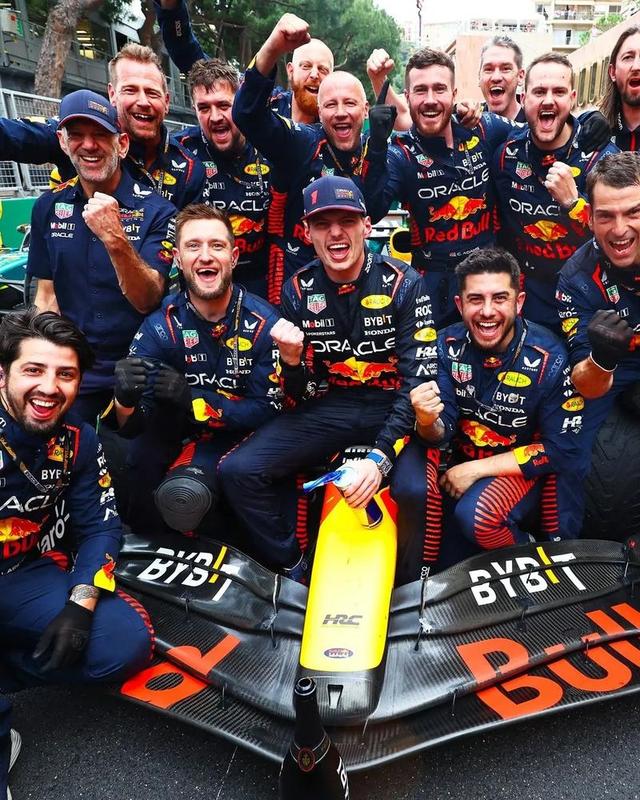 威廉姆斯碾压红牛车队,拉塞尔扛起全队 威廉姆斯碾压红牛车队,拉塞尔扛起全队